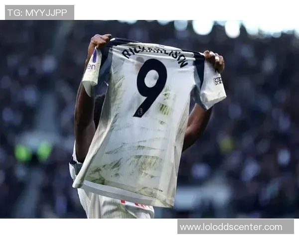 曼联友谊赛大胜热刺六比二赛场惊喜瞬间引发转会热议